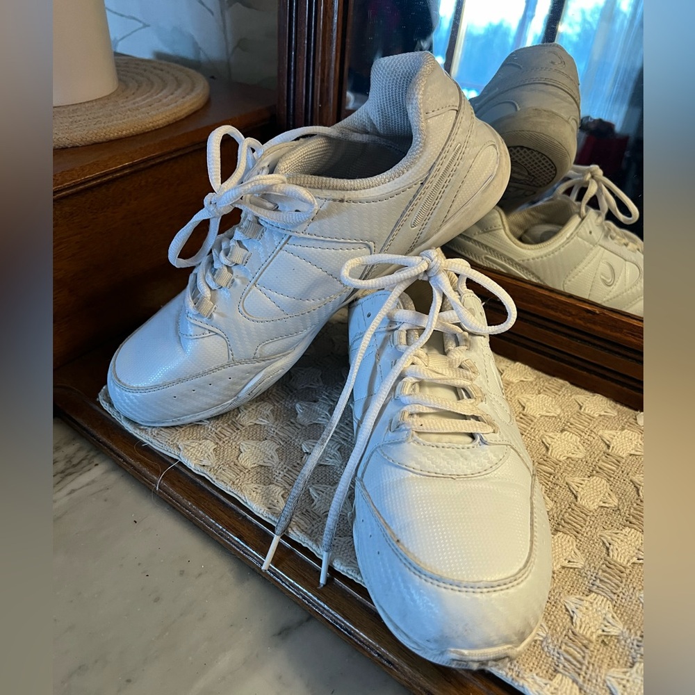 CHASSE Cheer Shoes Sneakers for Cheerleading and Tumbling White‎ Girl's Size 6.5